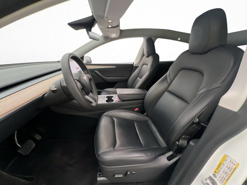 Tesla Model Y bild 12