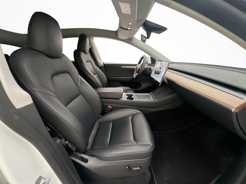 Tesla Model Y bild 26
