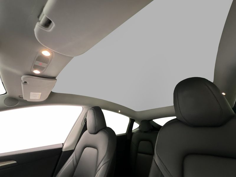 Tesla Model Y bild 13