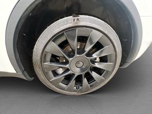 Tesla Model Y bild 35