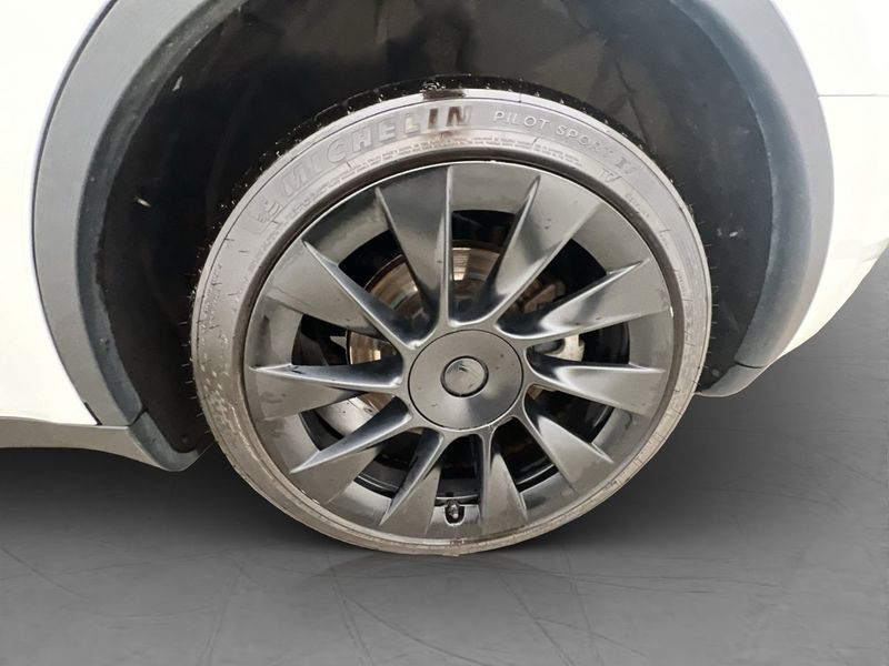 Tesla Model Y bild 35