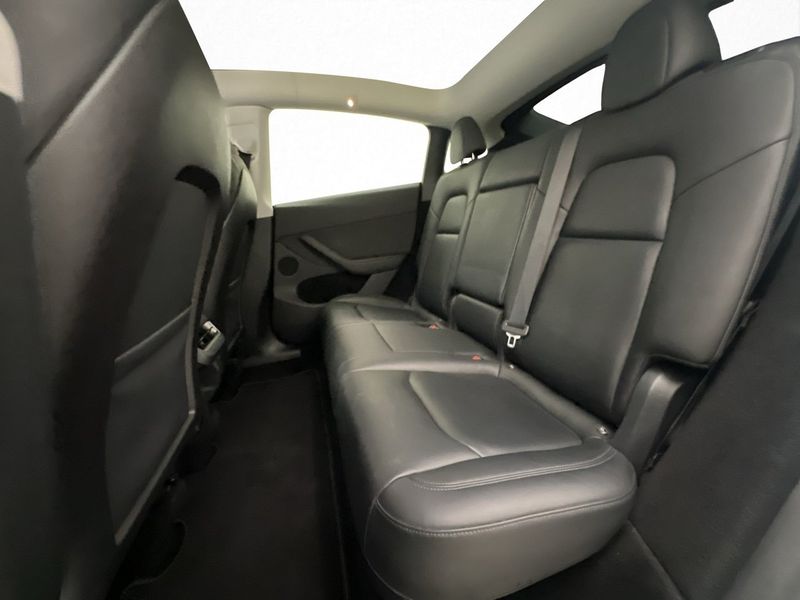 Tesla Model Y bild 28