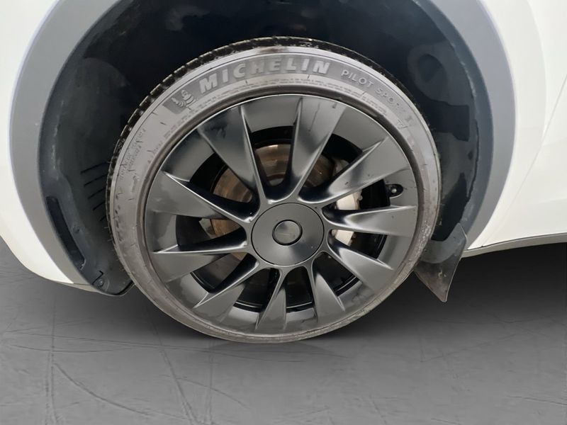 Tesla Model Y bild 34