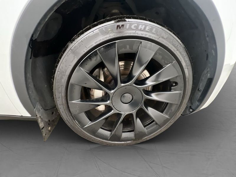 Tesla Model Y bild 32