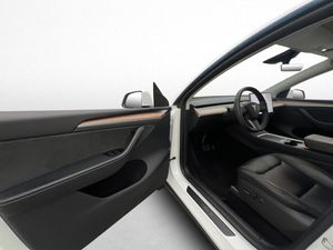 Tesla Model Y bild 11