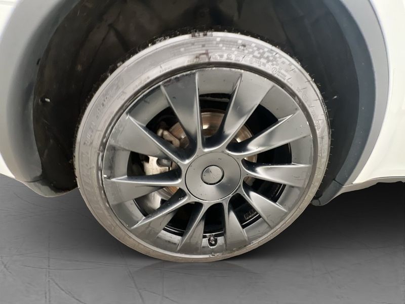 Tesla Model Y bild 33