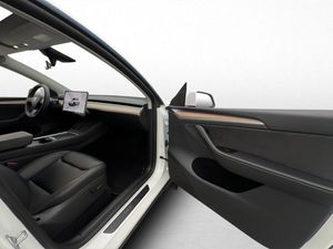 Tesla Model Y bild 27