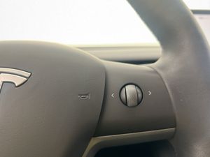 Tesla Model Y bild 16