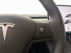Tesla Model Y bild 15