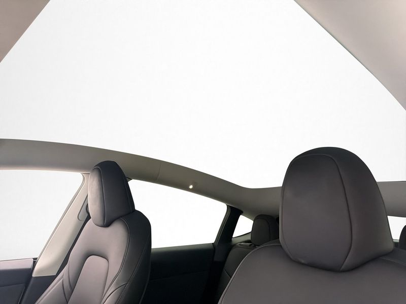 Tesla Model Y bild 13