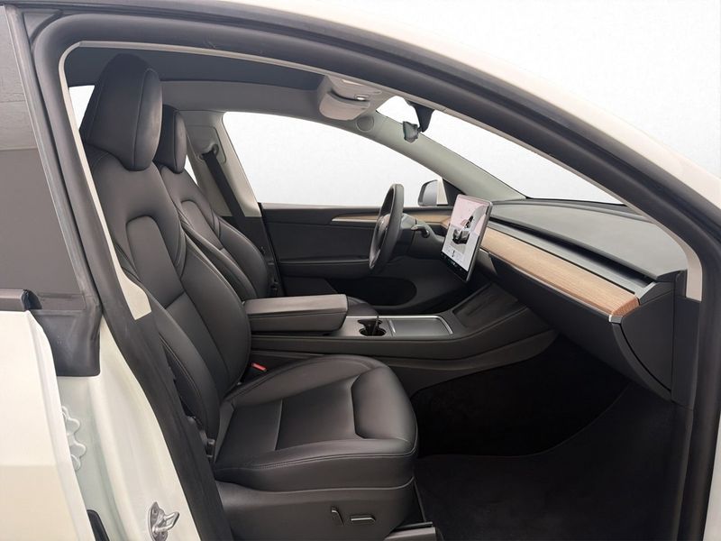 Tesla Model Y bild 26
