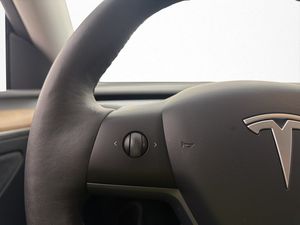 Tesla Model Y bild 14