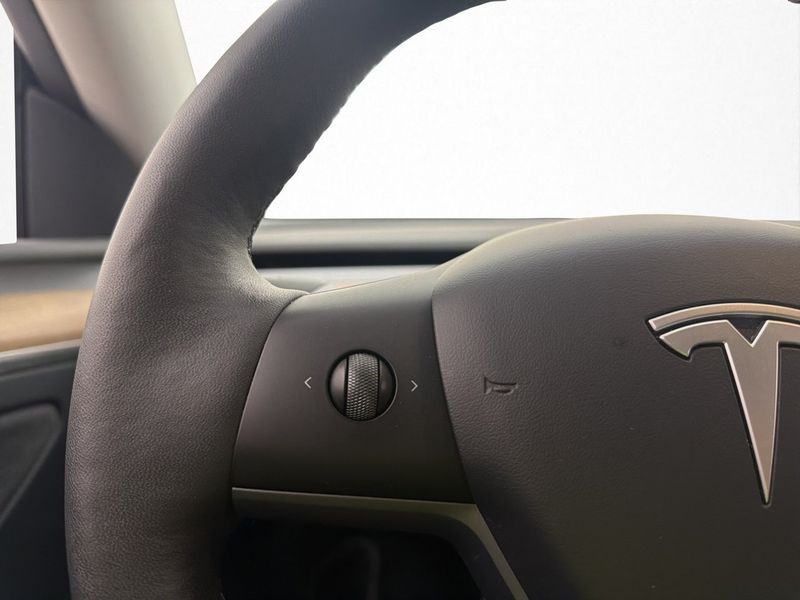 Tesla Model Y bild 14