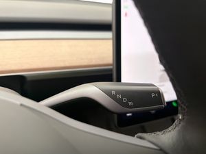 Tesla Model Y bild 16