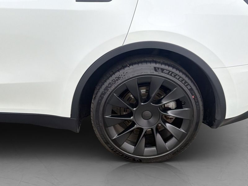 Tesla Model Y bild 33
