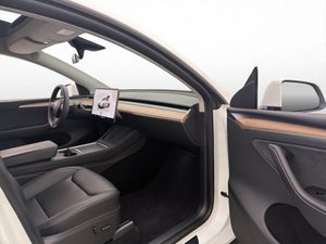 Tesla Model Y bild 27