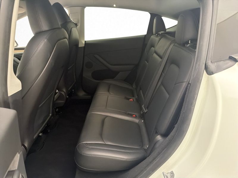 Tesla Model Y bild 28