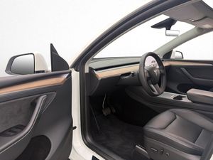 Tesla Model Y bild 10