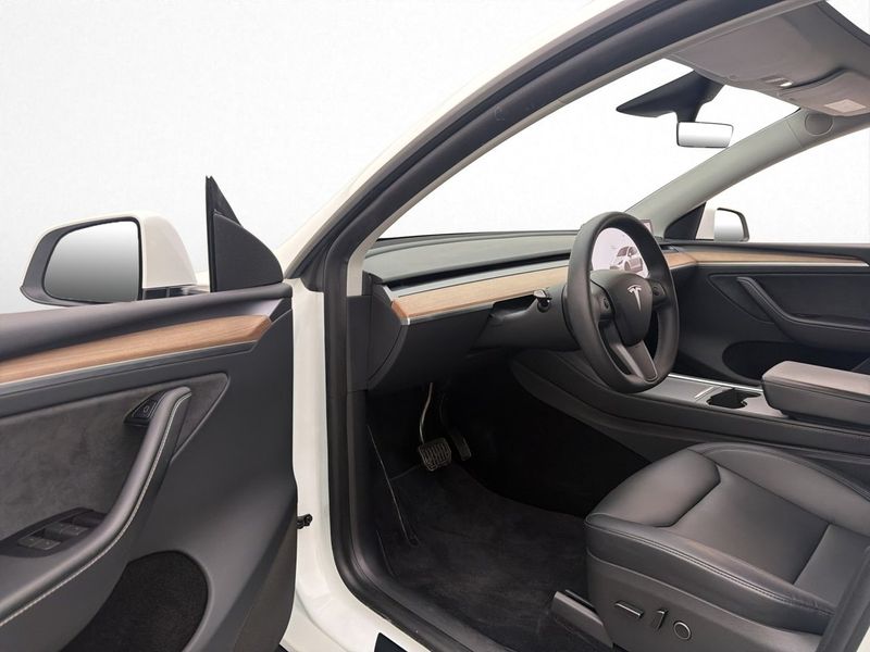Tesla Model Y bild 10