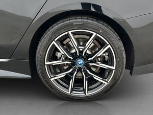 BMW i4 bild 35