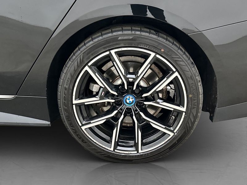 BMW i4 bild 35