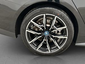 BMW i4 bild 36