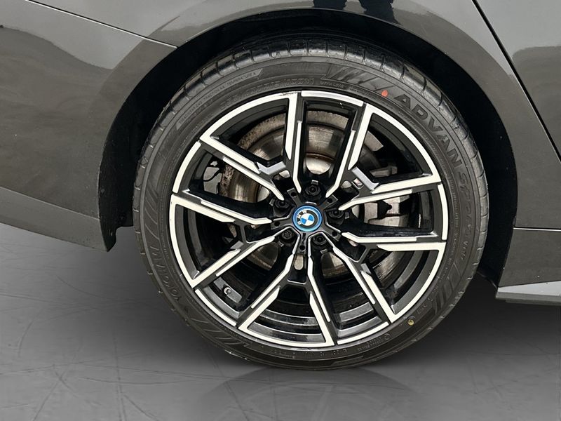 BMW i4 bild 36