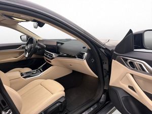 BMW i4 bild 28