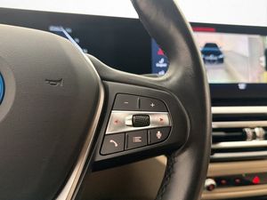 BMW i4 bild 17