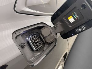 BMW i4 bild 32
