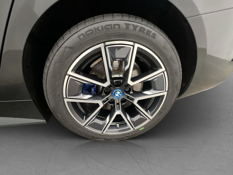 BMW i4 bild 35