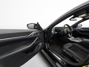 BMW i4 bild 11