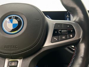 BMW i4 bild 17