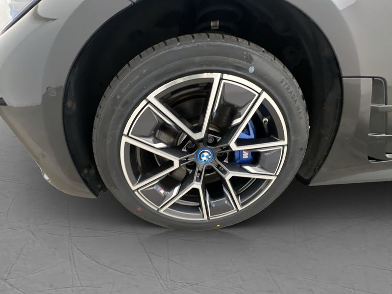 BMW i4 bild 34