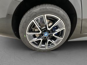 BMW i4 bild 32
