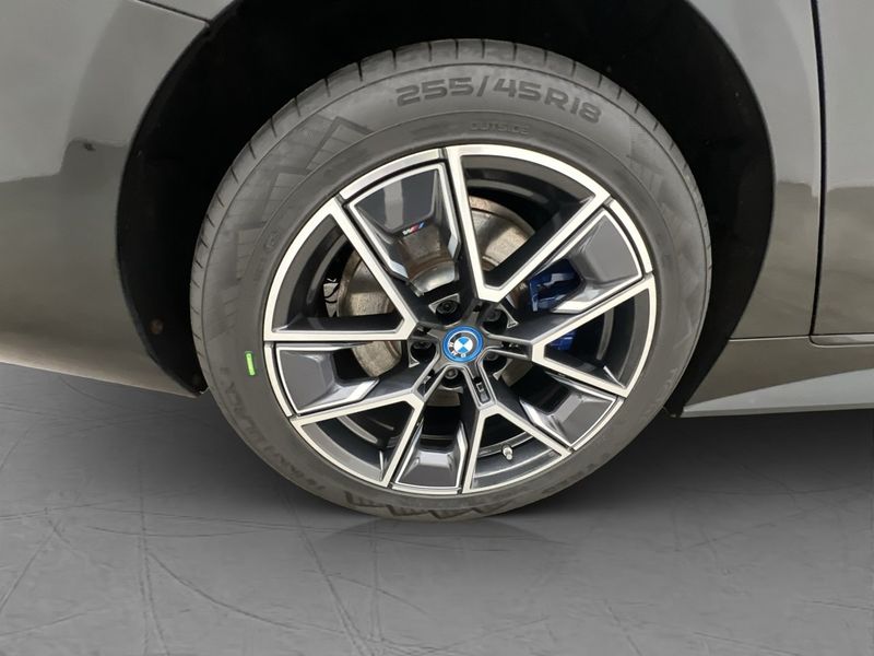 BMW i4 bild 32
