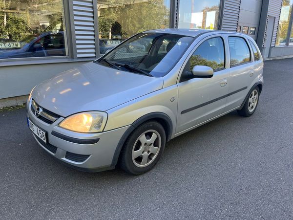 Opel Corsa Besiktigad, går fint, sommar- och vinterhjul - 2004