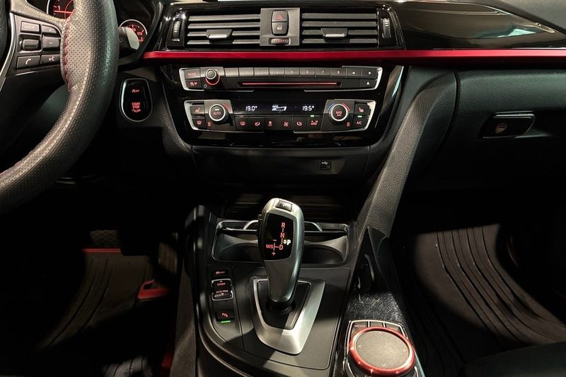 BMW 330 bild 12