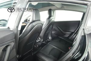 Tesla Model 3 bild 8