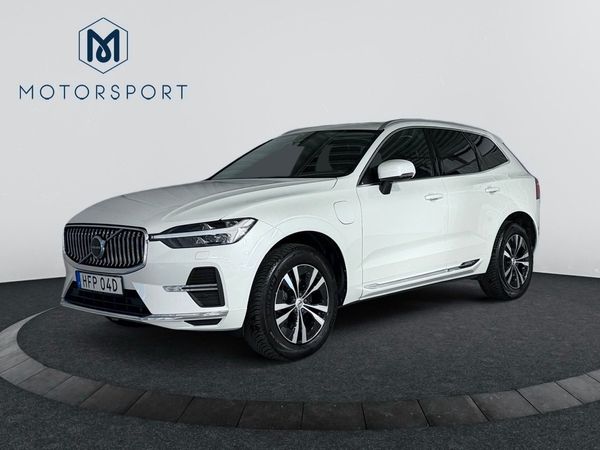 Volvo XC60 Recharge T6 AWD Core Edition Drag Värmare Kamera Pano - 2024