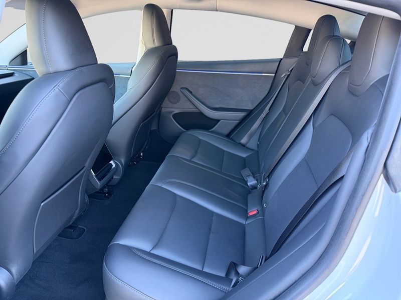 Tesla Model 3 bild 14