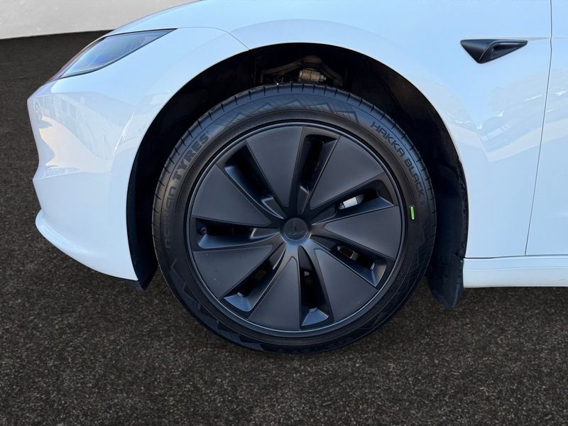 Tesla Model 3 bild 15