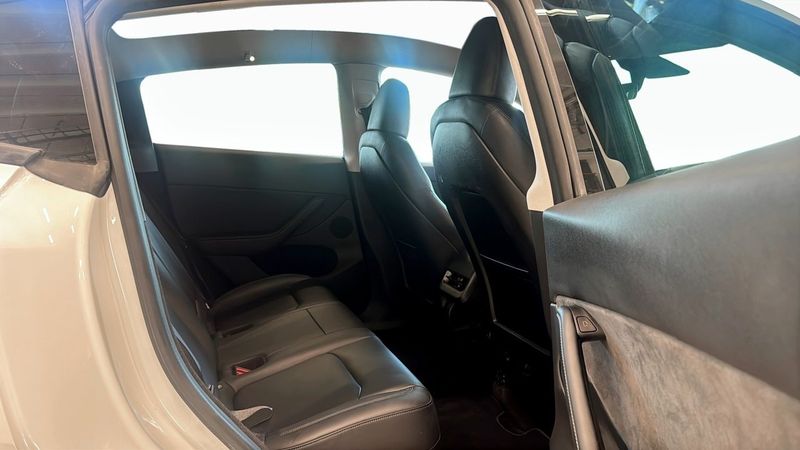 Tesla Model Y bild 5