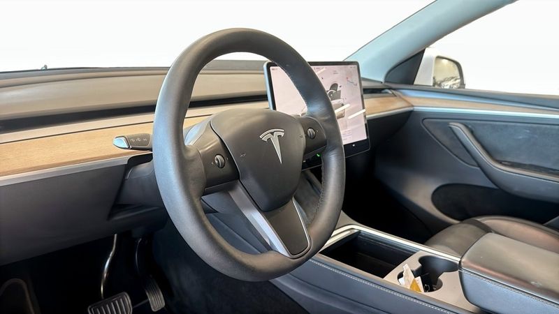 Tesla Model Y bild 12