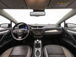 Toyota Avensis bild 13