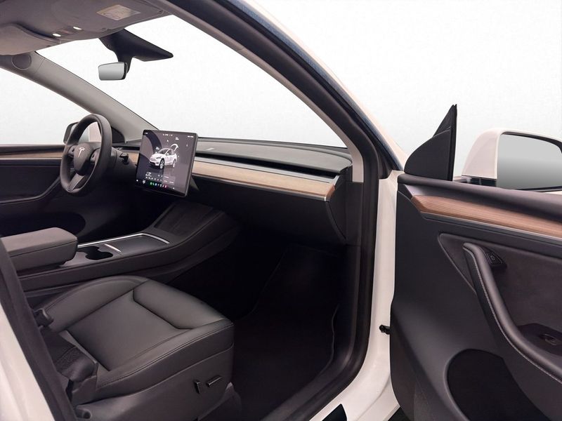 Tesla Model Y bild 25