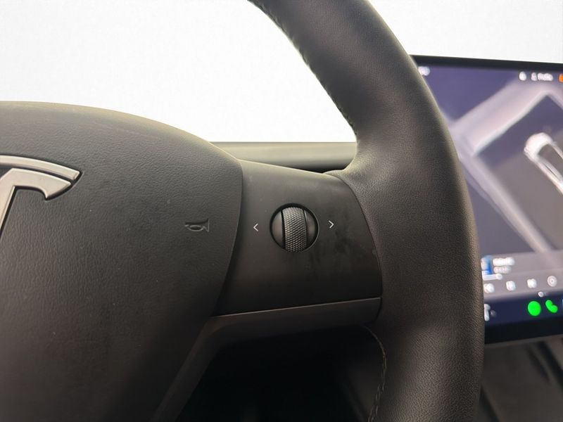 Tesla Model Y bild 16