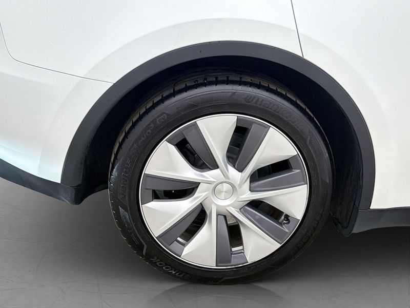 Tesla Model Y bild 32