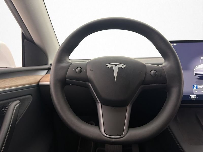 Tesla Model Y bild 14
