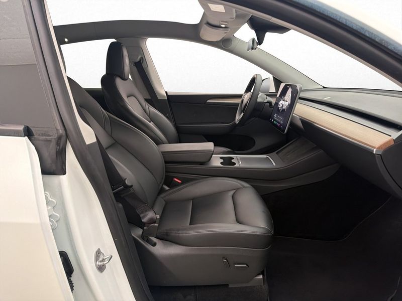 Tesla Model Y bild 26